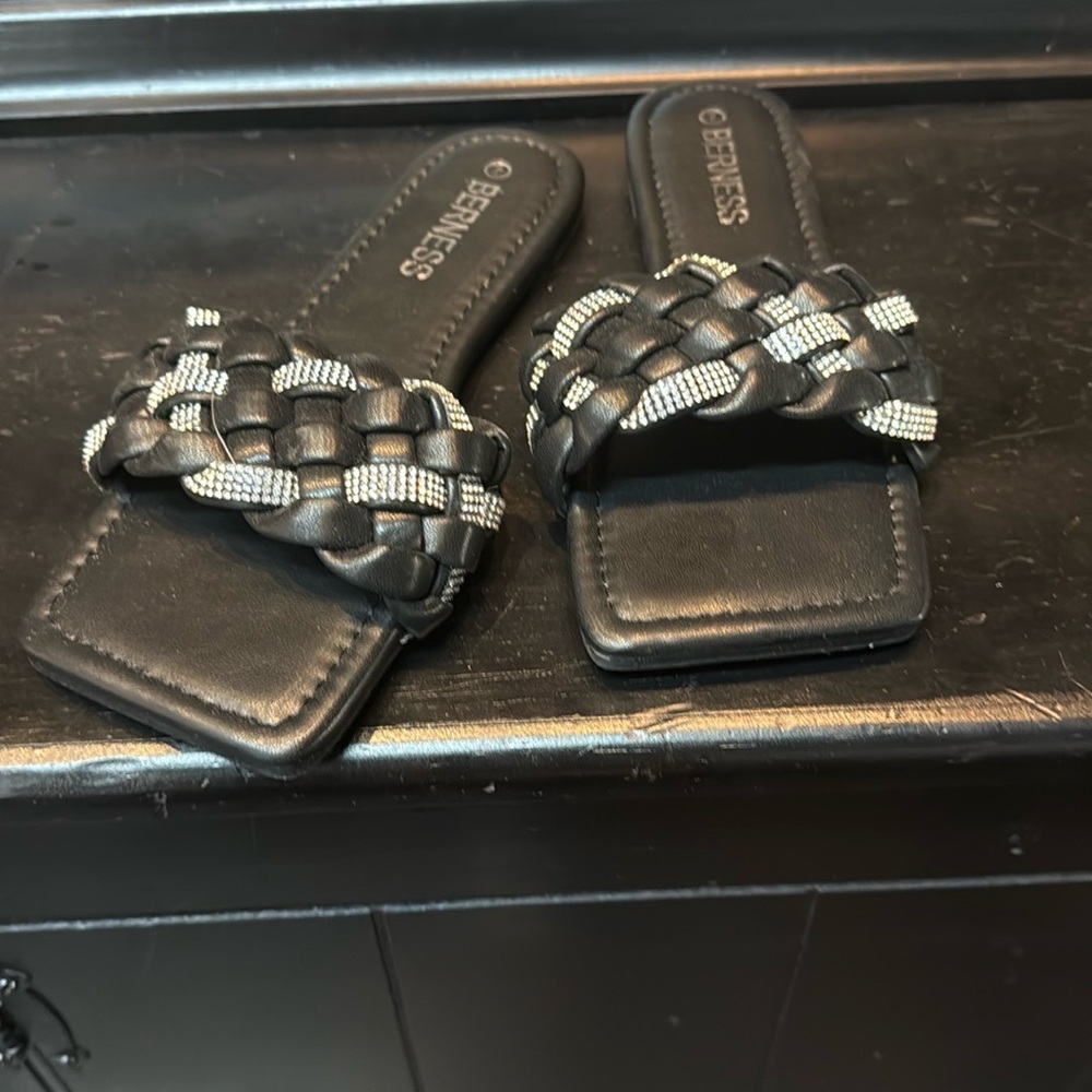 Berness Black and Silver Women's Sandals
